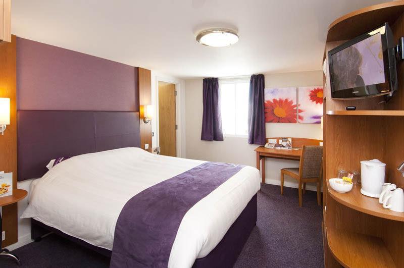 Premier Inn Portsmouth Horndean Ngoại thất bức ảnh